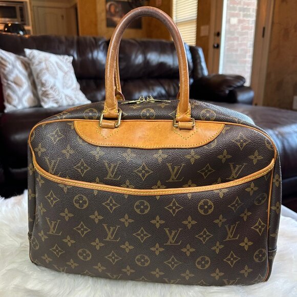 Authentic Louis Vuitton Monogram Deauville Boston Hand Bag - Picture 3 of 14
